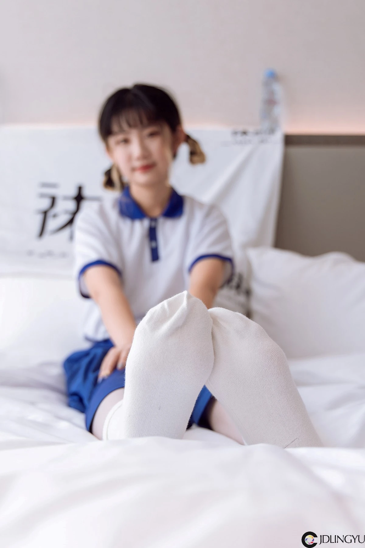 [BoBoSocks袜啵啵] No.042 砂糖-校服、板鞋、白棉袜、油亮白丝