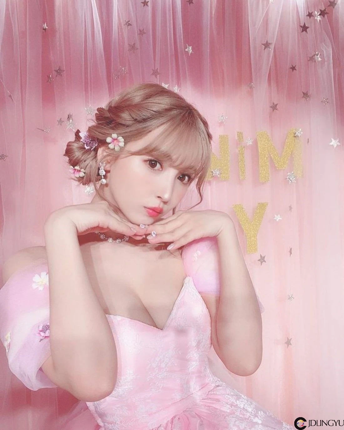 全素颜示人也不怕!亚洲AV小天后「三上悠亚」7点告诉你,只靠半年爬上顶尖AV女优的秘密!