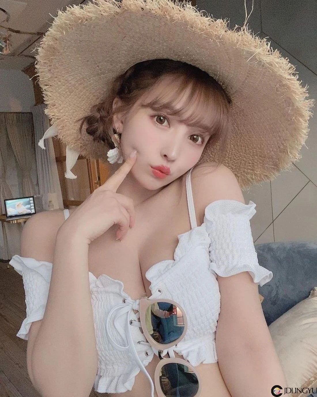 全素颜示人也不怕!亚洲AV小天后「三上悠亚」7点告诉你,只靠半年爬上顶尖AV女优的秘密!