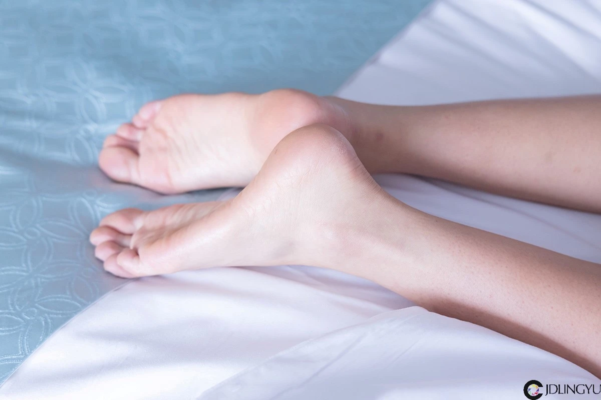 [BoBoSocks袜啵啵] No.052 瑶瑶-JK制服、帆布鞋、白棉袜、裸足