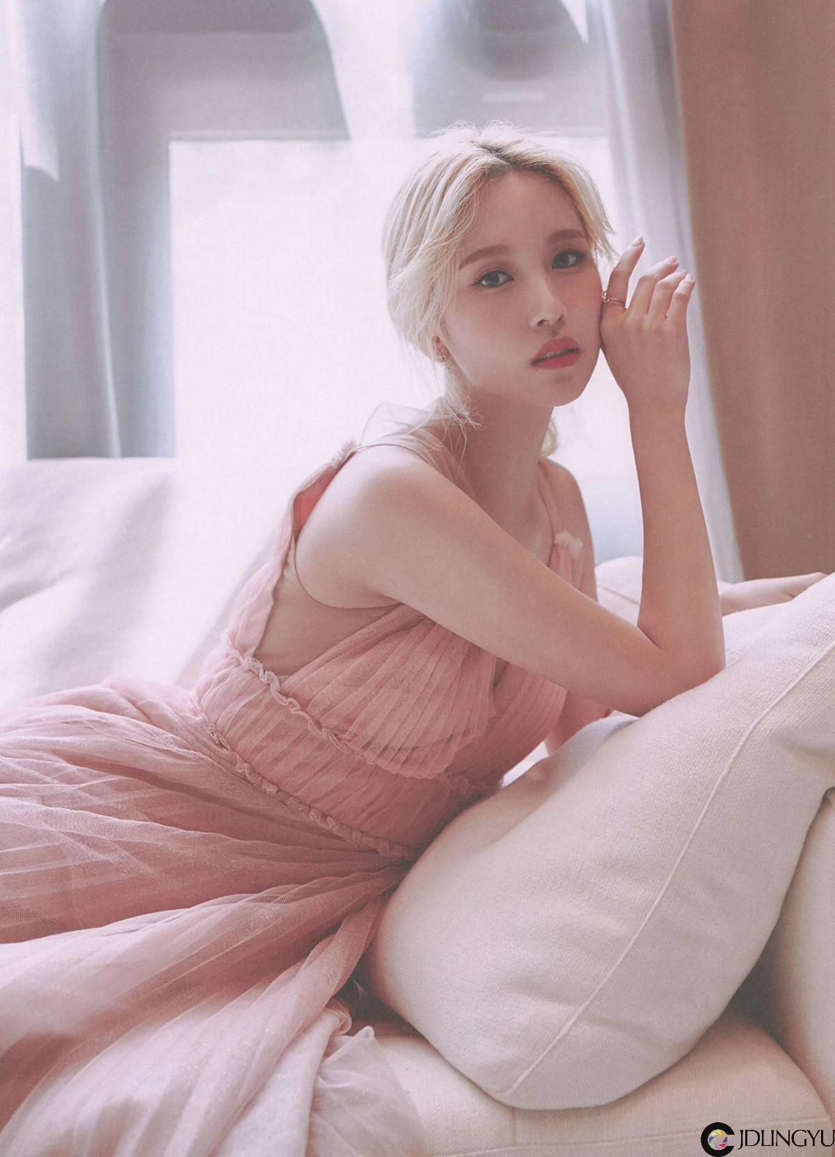 [TWICE Mina] 《Yes, I am Mina》第一本写真集