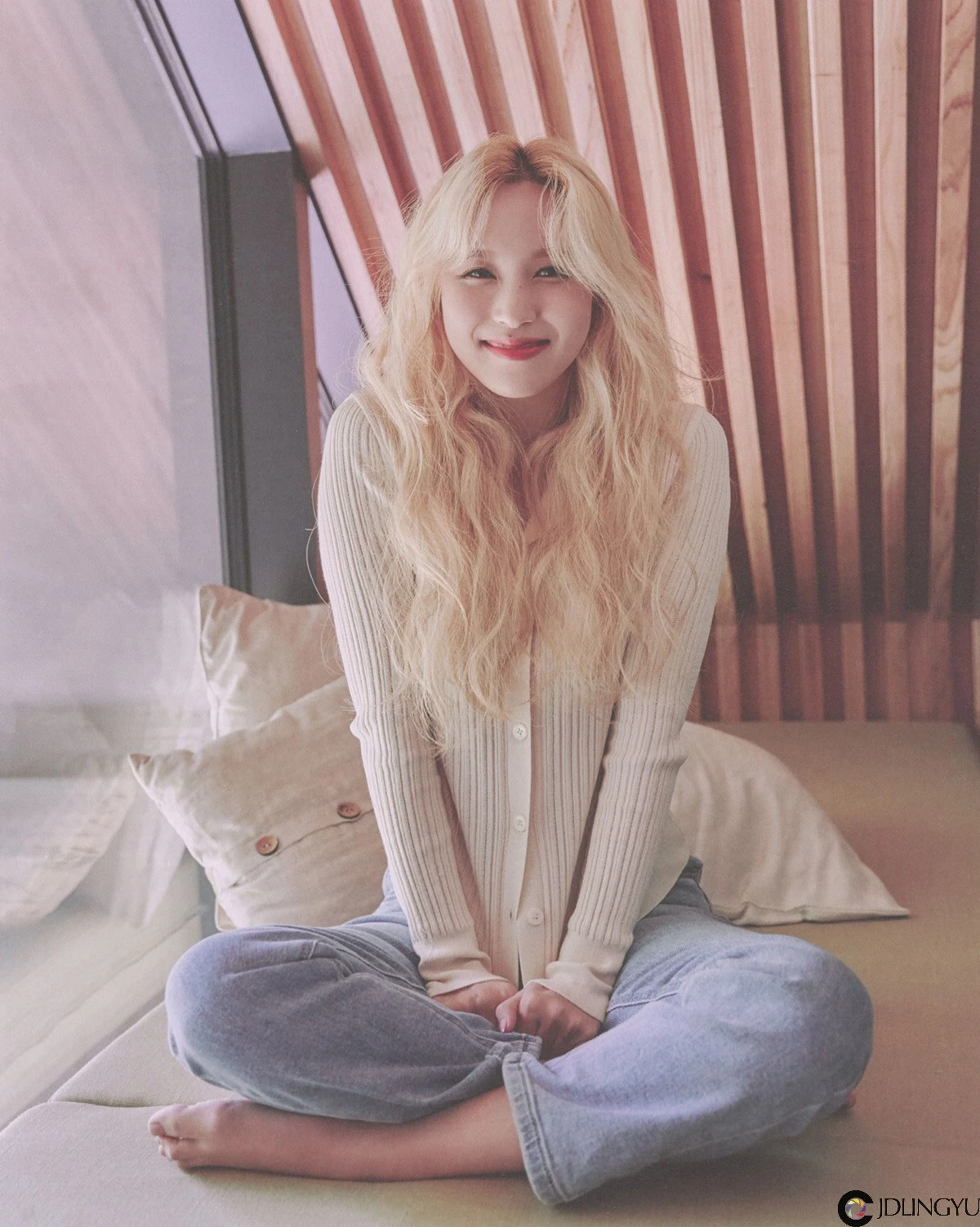 [TWICE Mina] 《Yes, I am Mina》第一本写真集