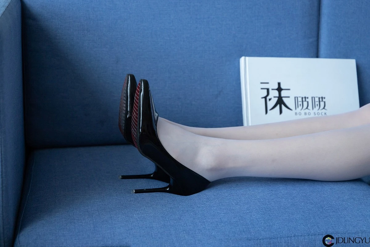 [BoBoSocks袜啵啵] NO.066 小甜豆-女仆装、高跟鞋、薄白丝