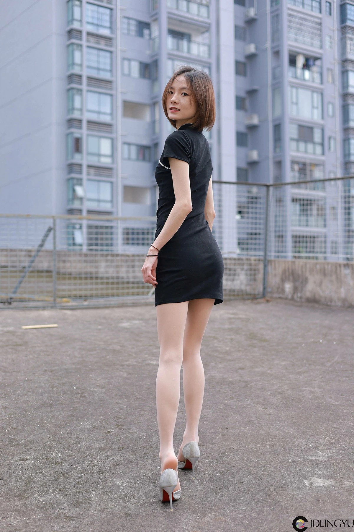 [IESS异思趣向] 模特：小六《黑色旗袍肉色丝》