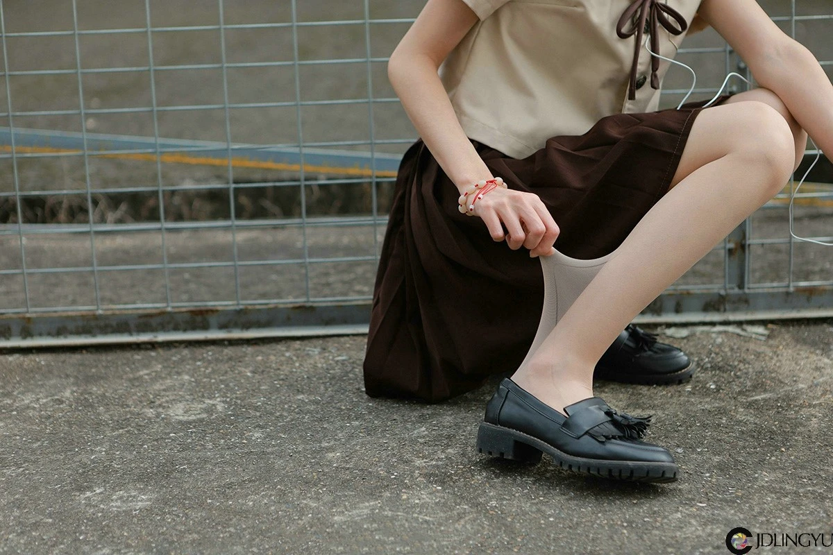 [IESS异思趣向] 模特：团团《网易云长腿少女》