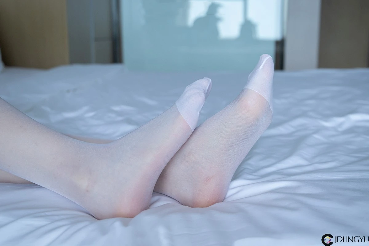 [BoBoSocks袜啵啵] NO.066 小甜豆-女仆装、高跟鞋、薄白丝