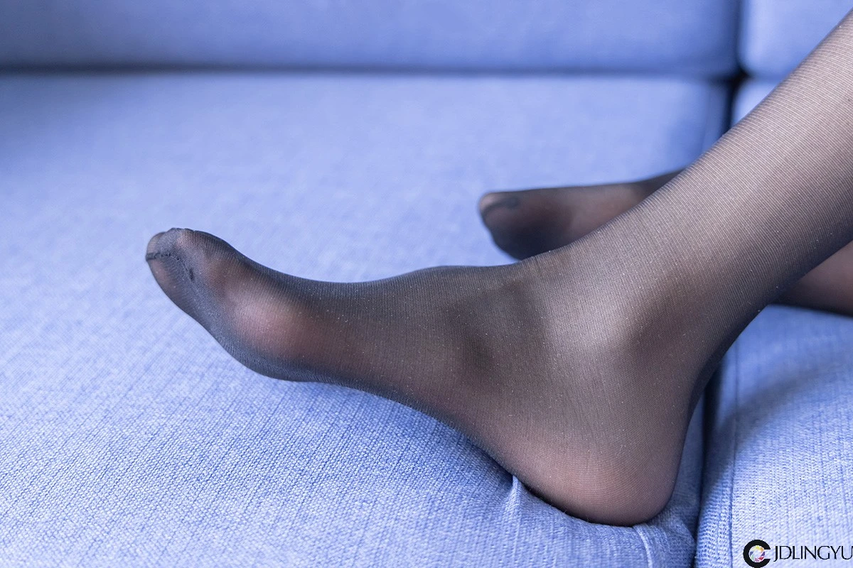 [BoBoSocks袜啵啵] No.067 稚予-匡威帆布鞋、黑丝