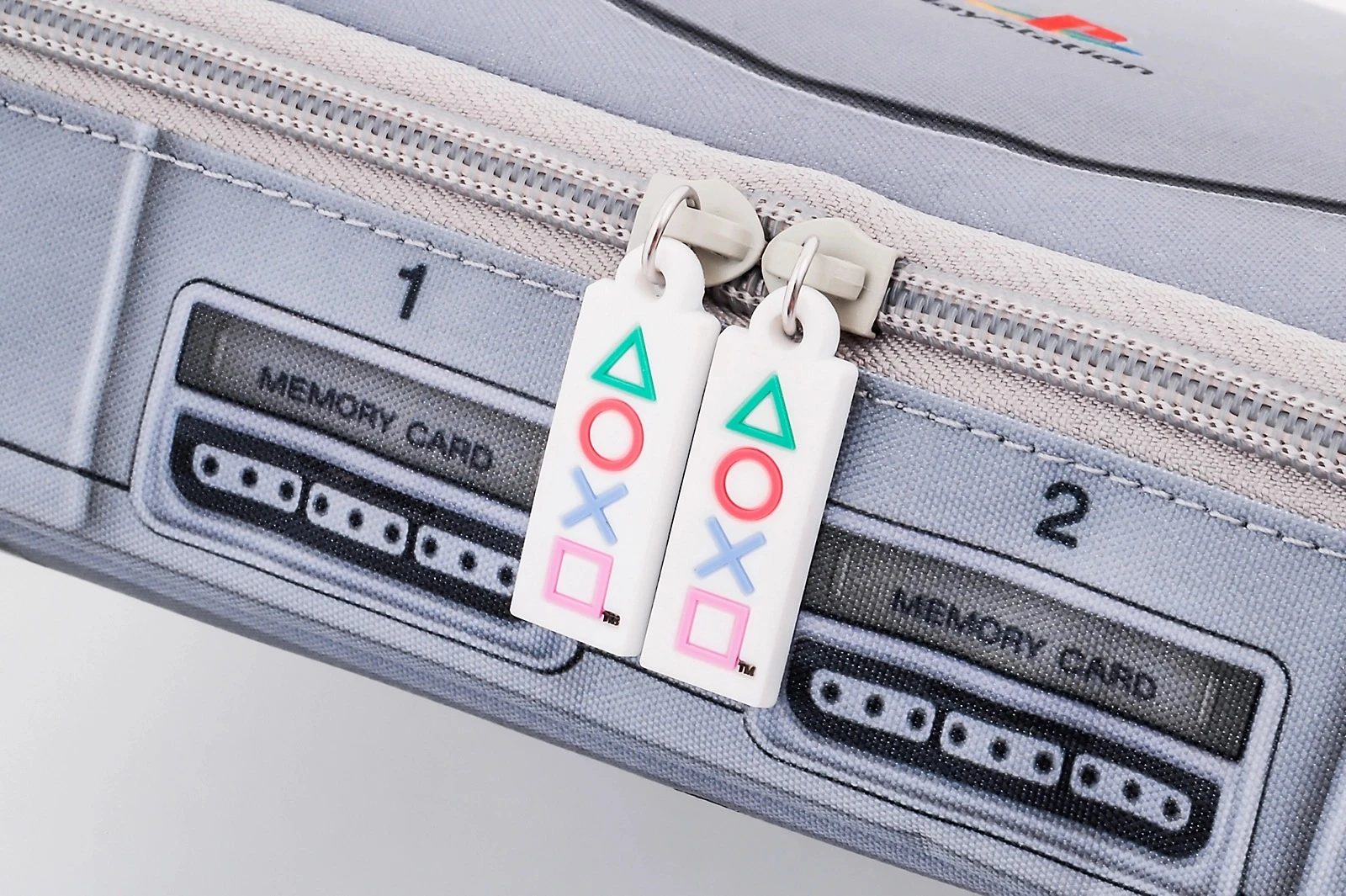 宝岛社推「PlayStation原尺寸收纳包」，收的不是东西是一种情怀