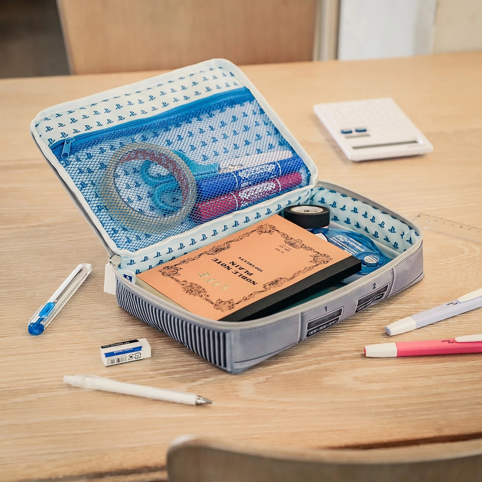 宝岛社推「PlayStation原尺寸收纳包」，收的不是东西是一种情怀