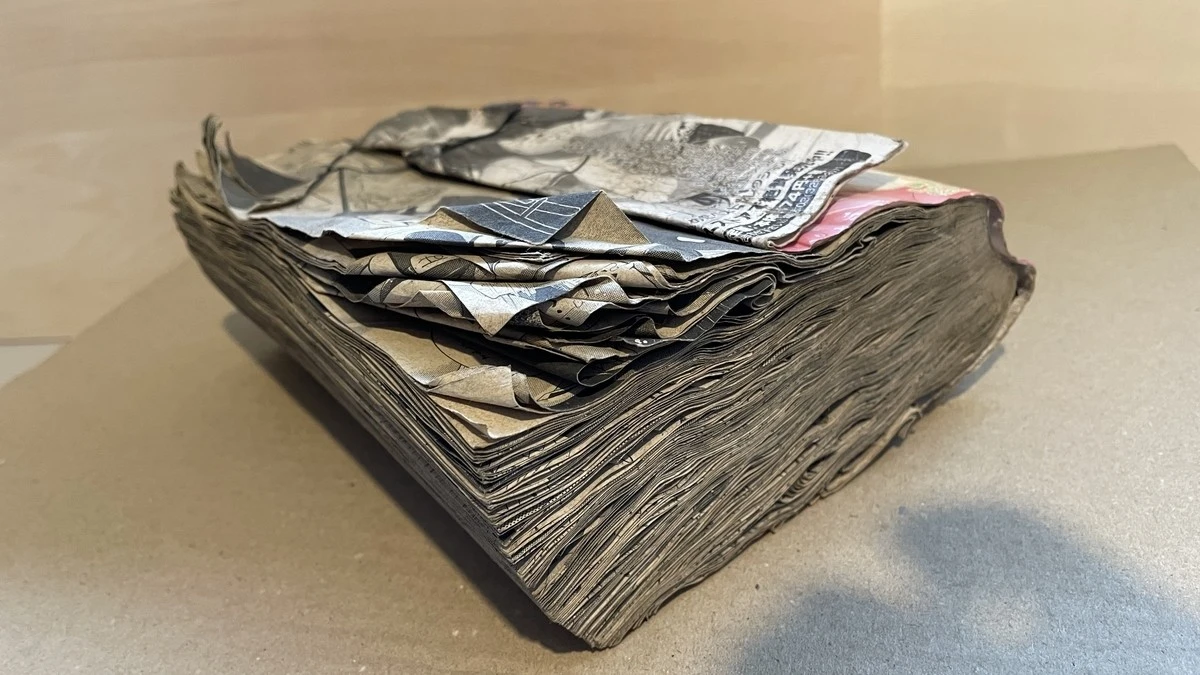 为修复破烂成人工口本,他自学图书修复技术实现儿时梦想