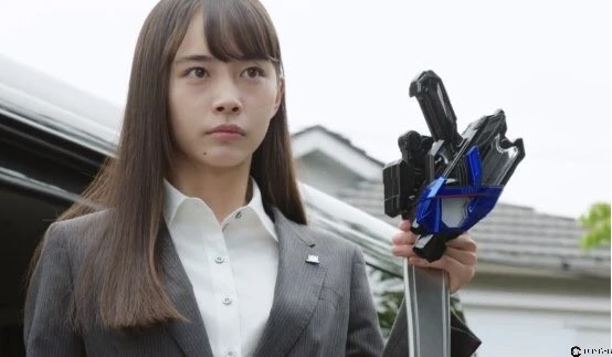 首位特摄女假面《井桁弘恵》可帅气可杏干！好身材不用变身就可以迷倒粉丝！