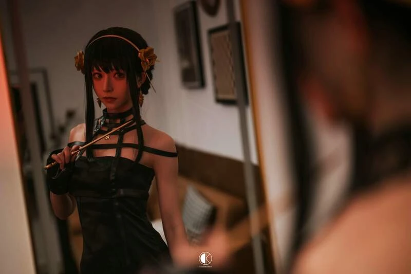 正妹Coser跳起来《间谍过家家x月薪娇妻》眼睛冒爱心老婆跳舞超可爱