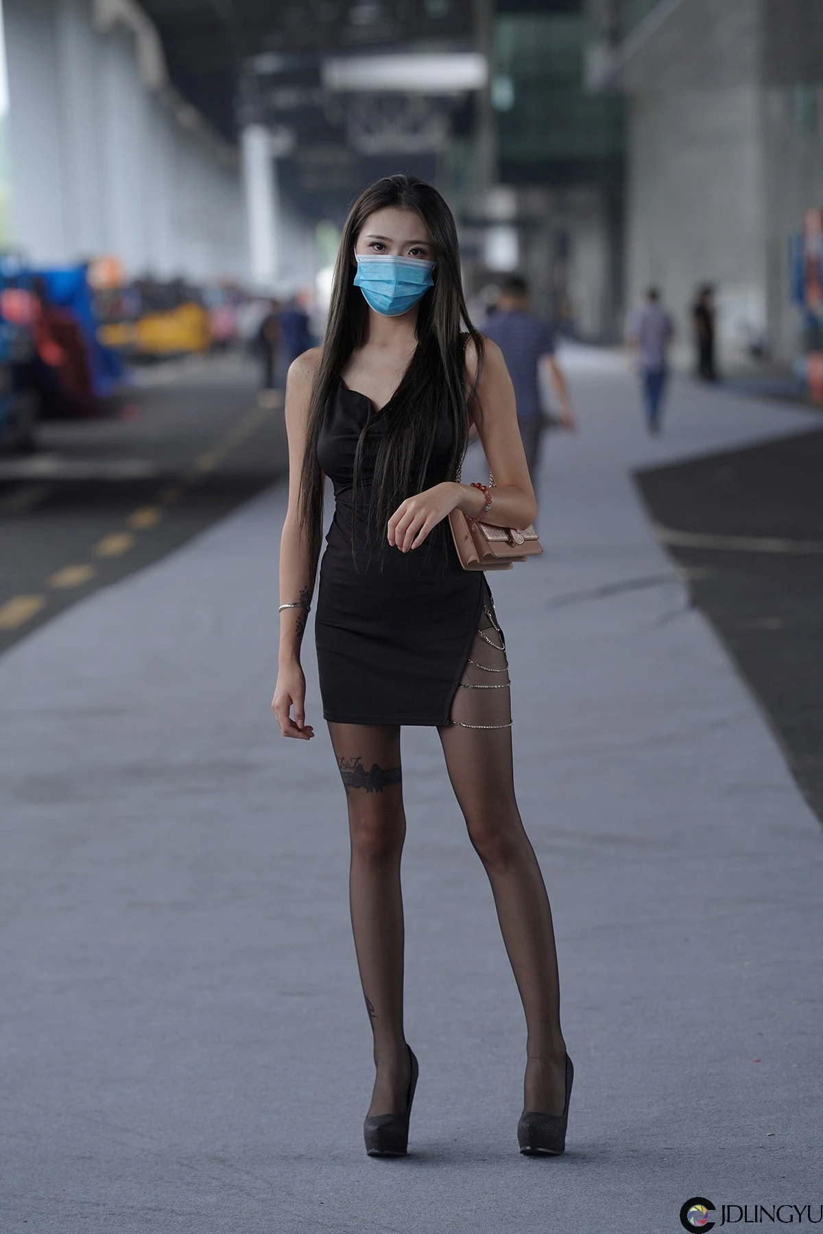 黑丝长腿逛车展