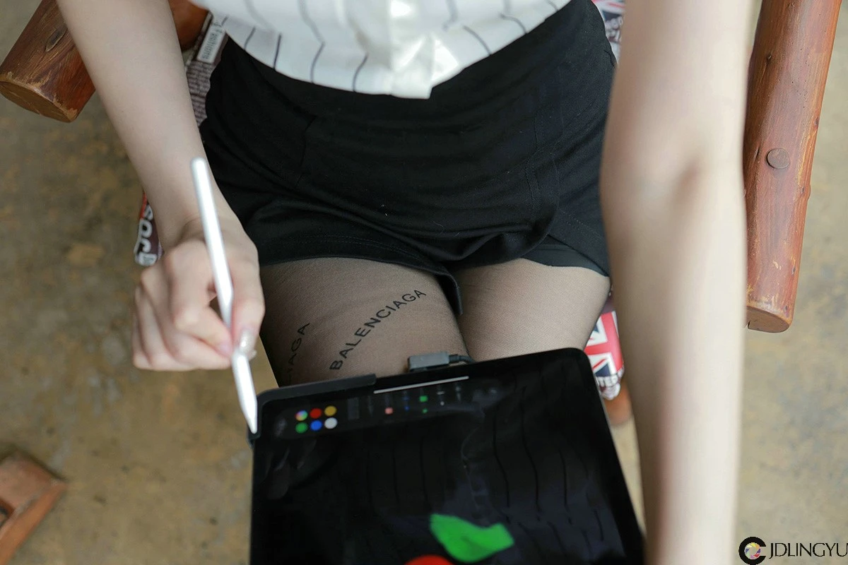 [IESS异思趣向] 模特：九妹《甜美女主管》