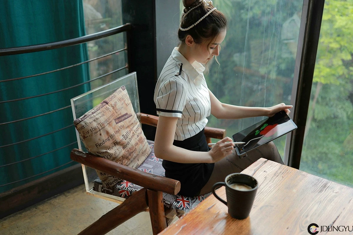 [IESS异思趣向] 模特：九妹《甜美女主管》