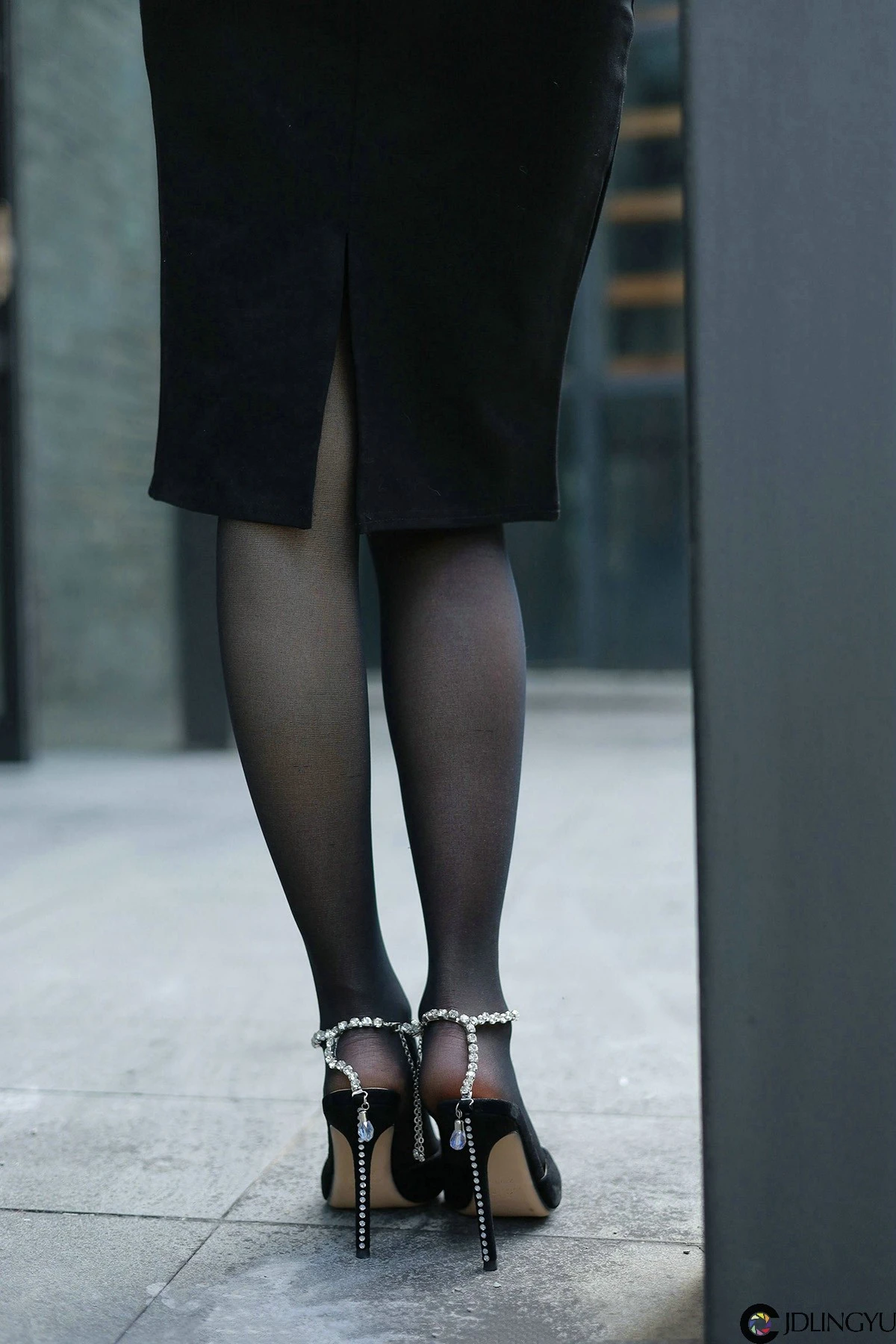 [IESS异思趣向] 模特：婉萍《性感OL窄裙》