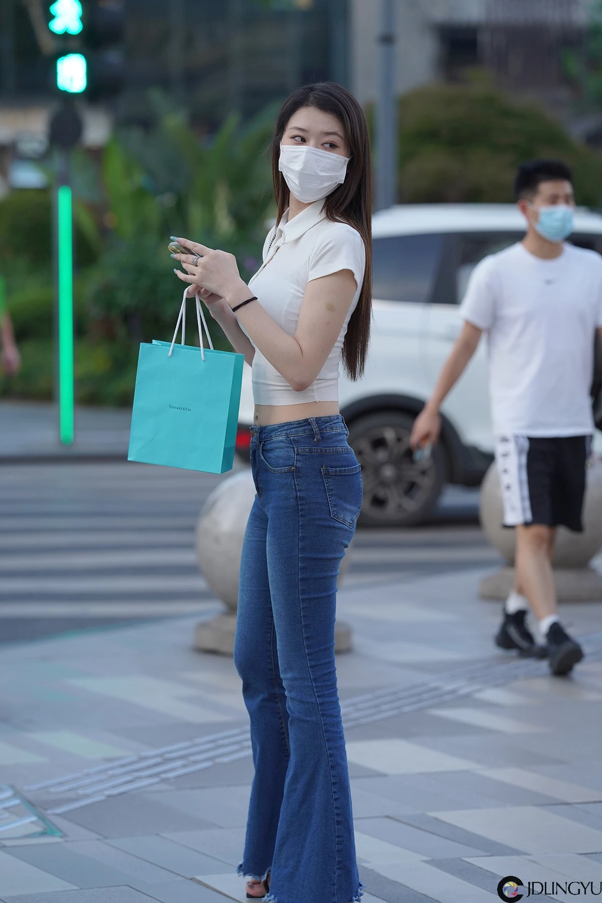 街拍牛仔裤长腿美女