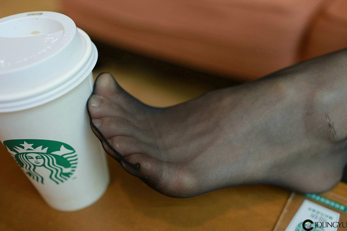 [IESS异思趣向] 模特：小六《下午茶的格子短裙》