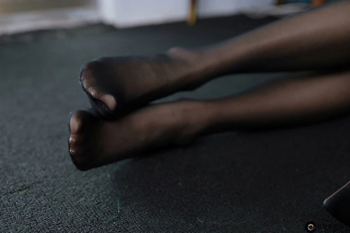 [IESS异思趣向] 模特：婉苹《纸扇黑旗袍》