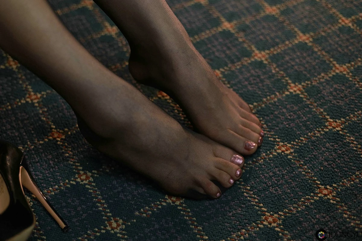 [IESS异思趣向] 模特：小七《台球长腿辣妹》