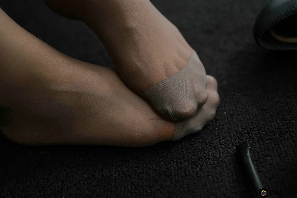 [IESS异思趣向] 模特：小婕《美女开例会》