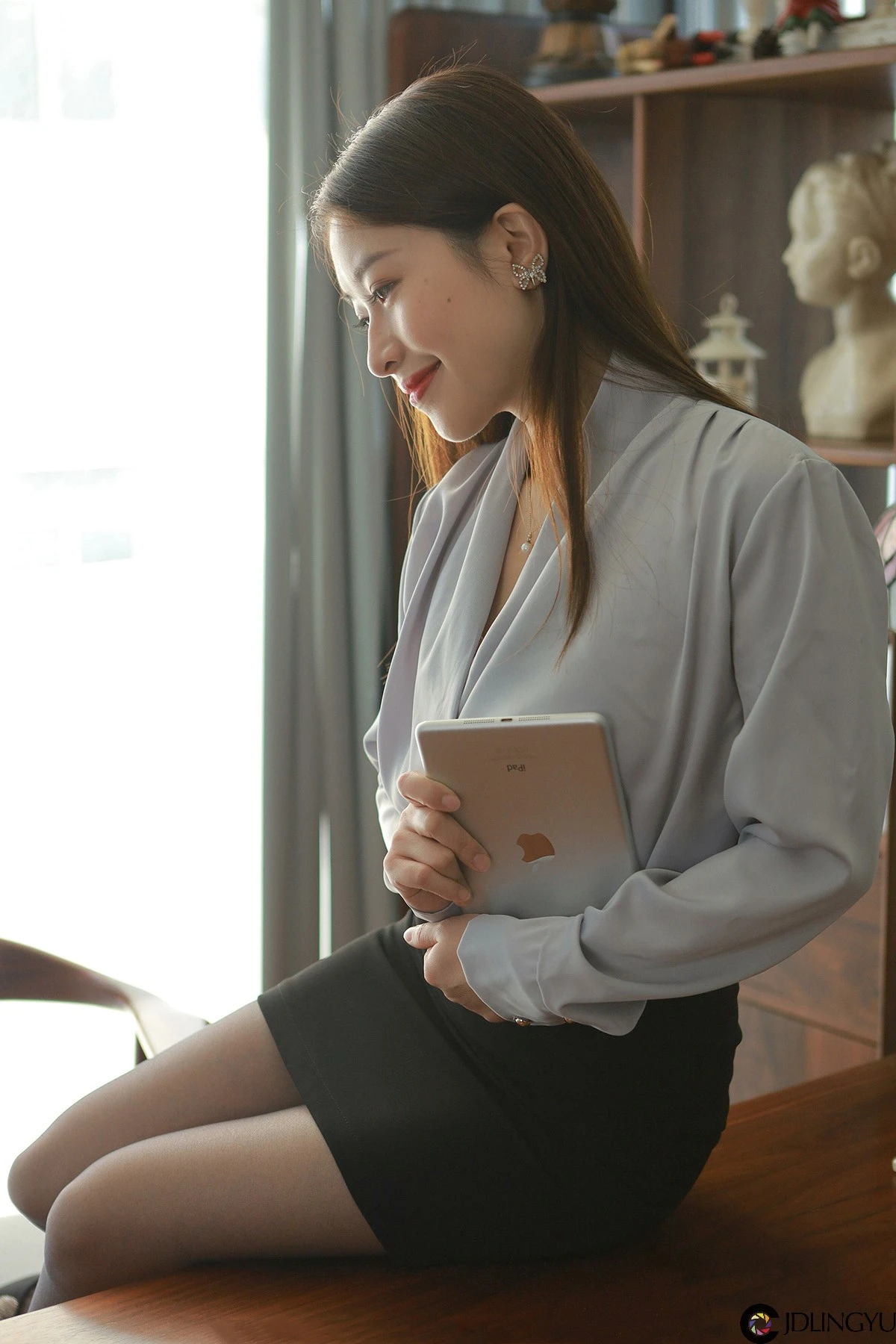 [IESS异思趣向] 模特：小婕《办公室的甜蜜蜜》