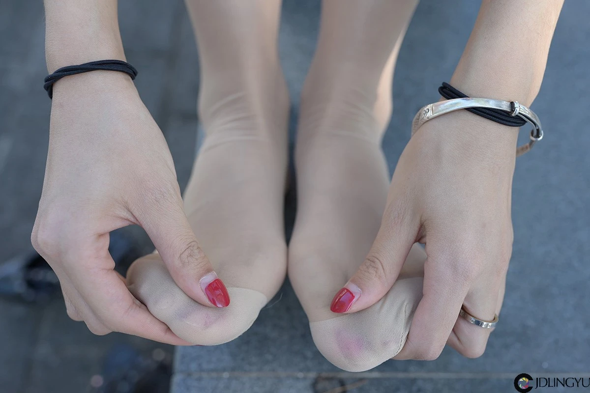 格子吊带包臀裙