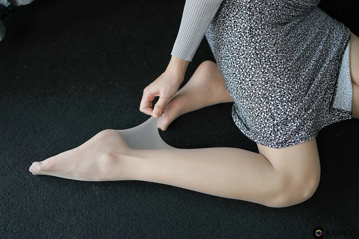 [IESS异思趣向] 模特：婉苹《温柔的碎花裙》