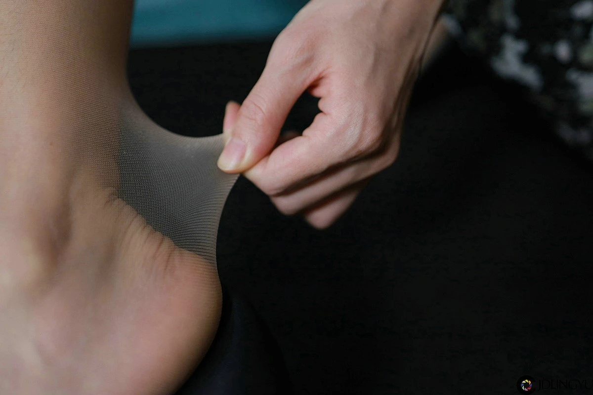 [IESS异思趣向] 模特：小六《碎花短裙》