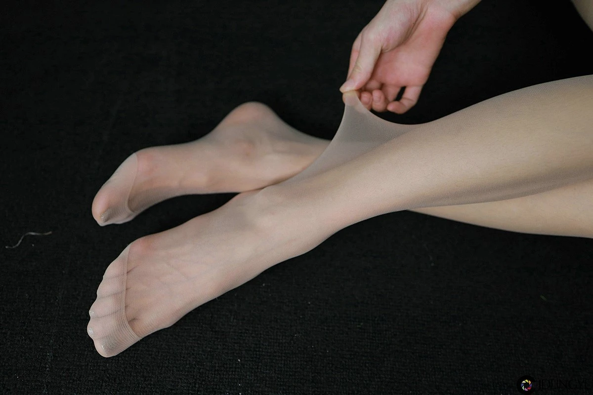 [IESS异思趣向] 模特：小六《碎花短裙》