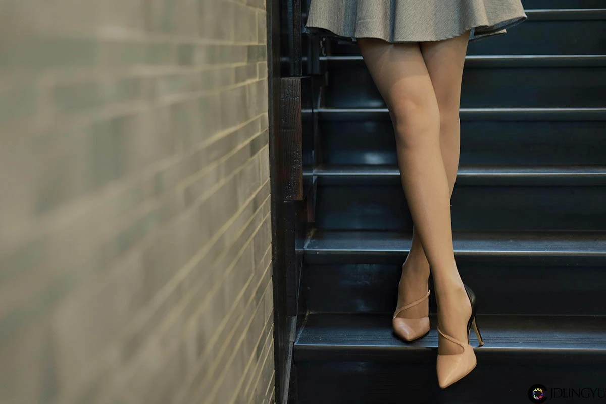 [IESS异思趣向] 模特：婉苹《美女配咖啡》