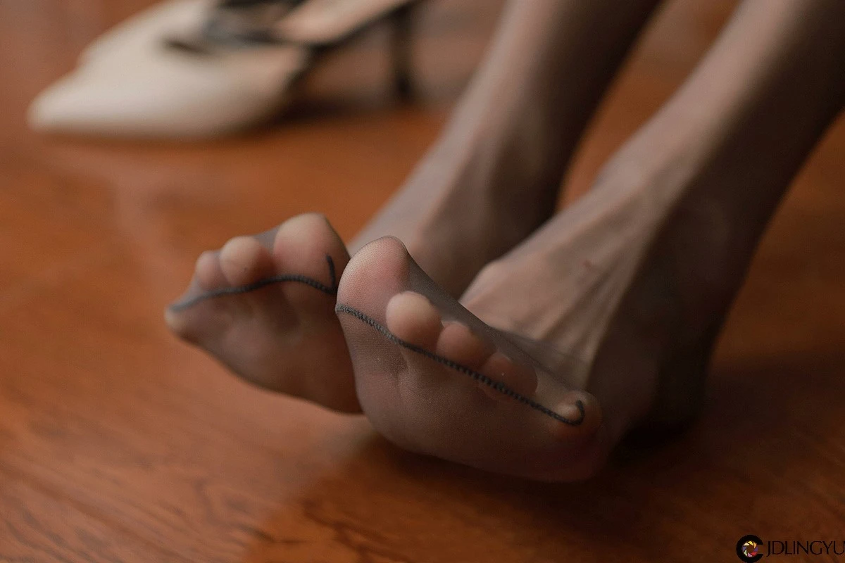 [IESS异思趣向] 模特：小六《暗夜黑玫瑰》