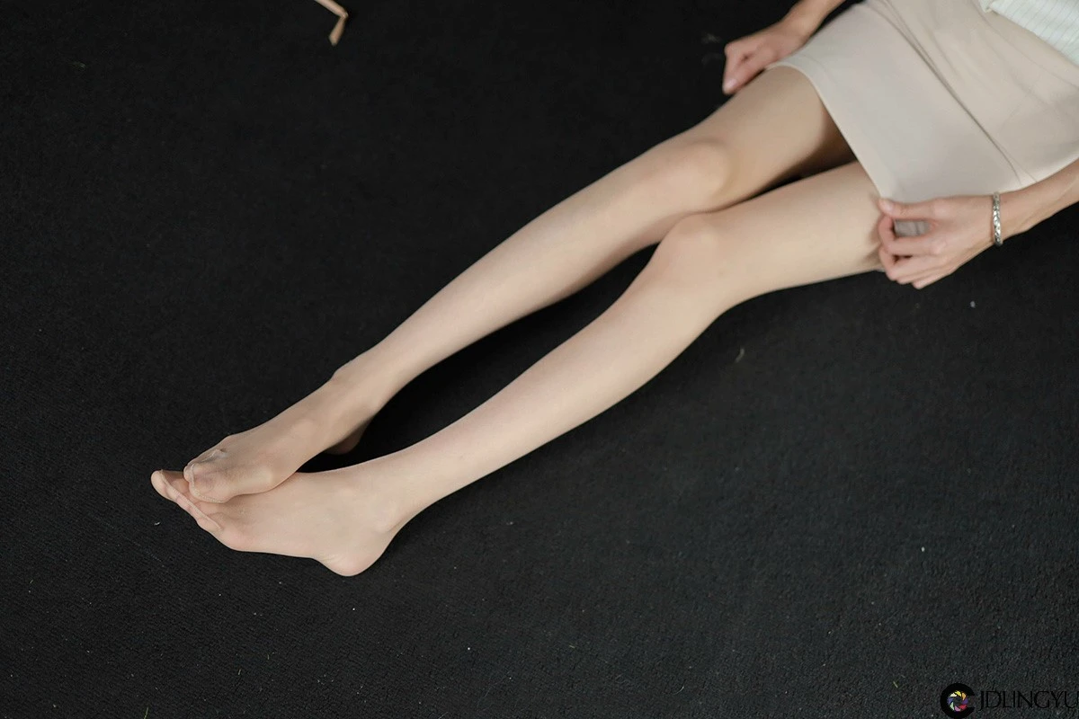 [IESS异思趣向] 模特：团团《迷人的金色波纹》