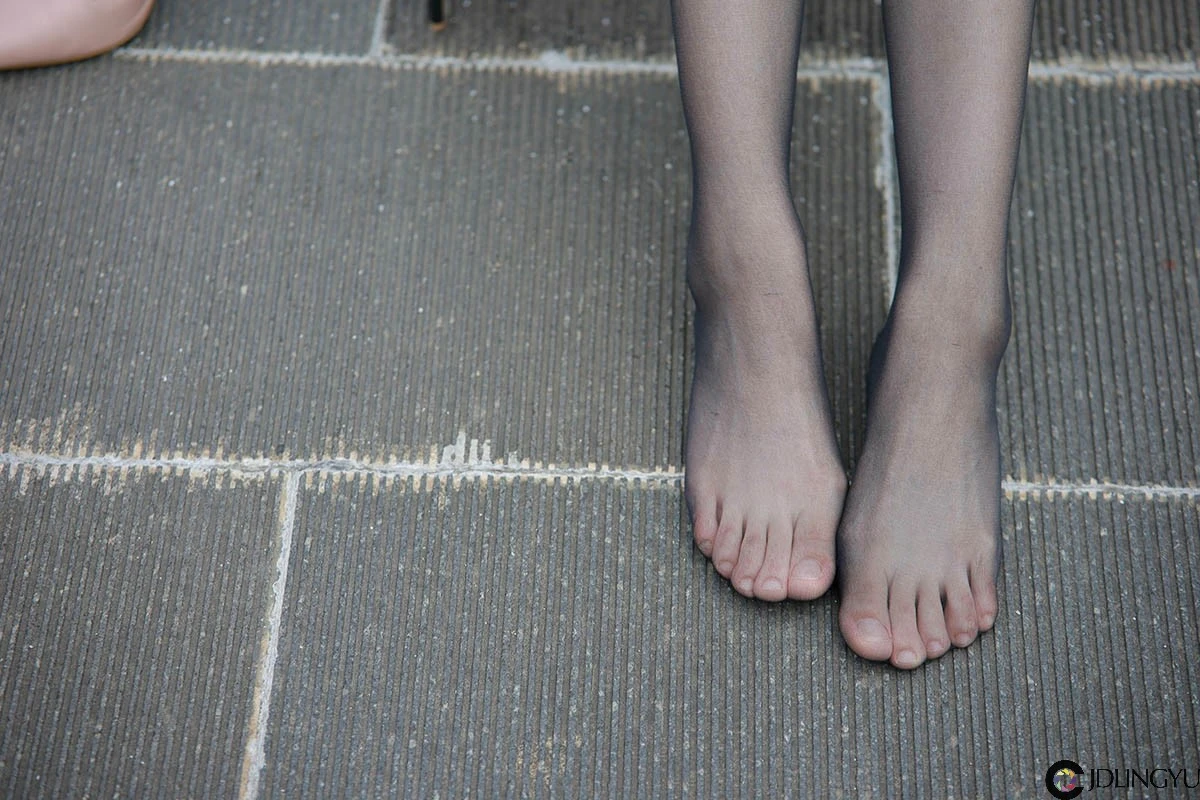 [IESS异思趣向] 模特：小婕《桥上的美女》