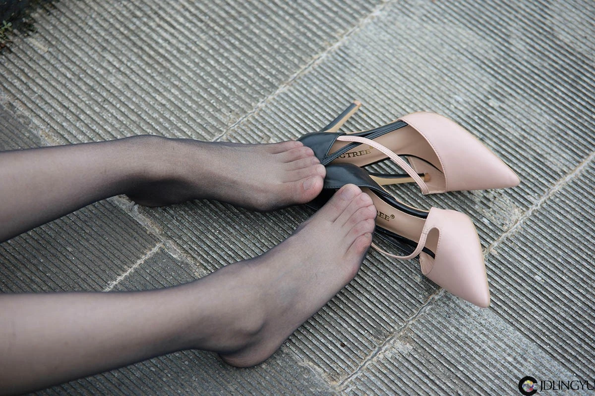 [IESS异思趣向] 模特：小婕《桥上的美女》