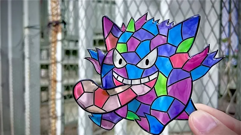 网友制作《玻璃彩绘风格宝可梦》太美了！漂亮的作品在太阳下闪耀