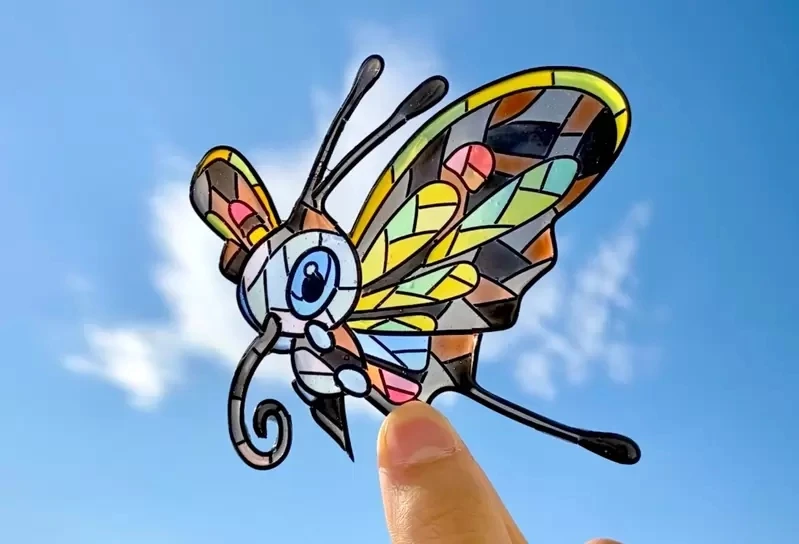 网友制作《玻璃彩绘风格宝可梦》太美了！漂亮的作品在太阳下闪耀