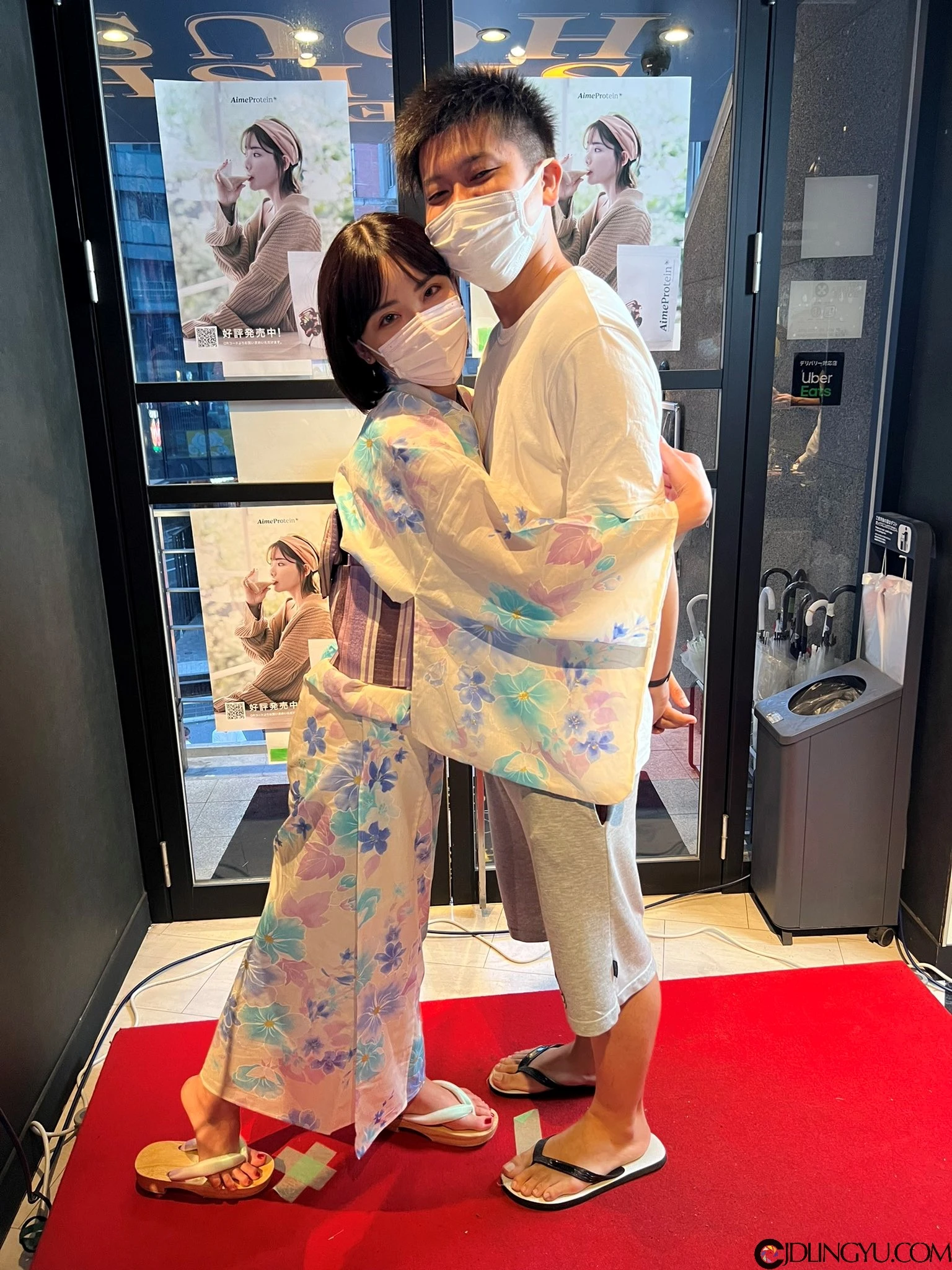 AV女友《深田咏美》举办24小时免费拥抱，粉丝表情很享受！插图15
