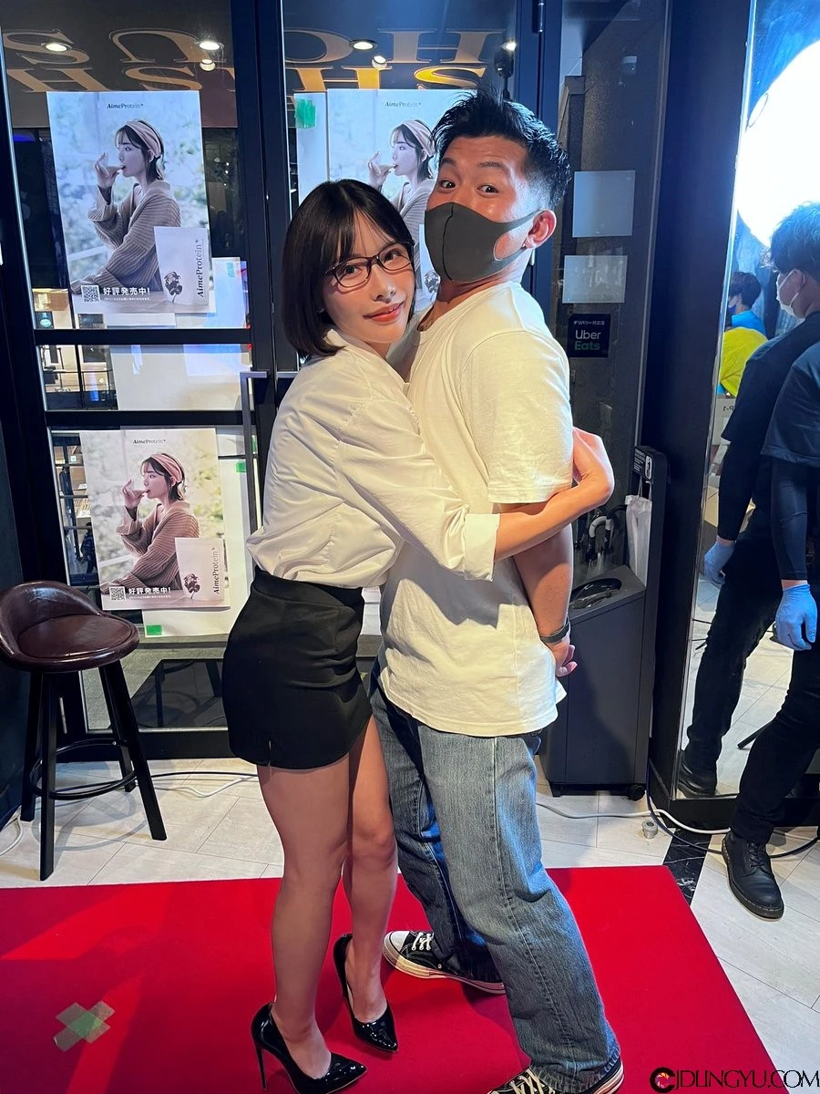 AV女友《深田咏美》举办24小时免费拥抱，粉丝表情很享受！插图18