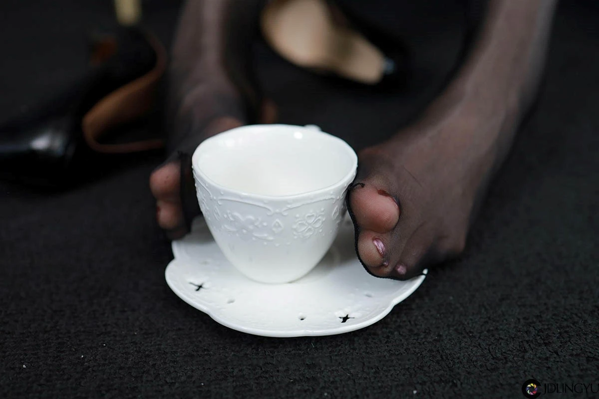 [IESS异思趣向] 模特：小七《长腿OL装》