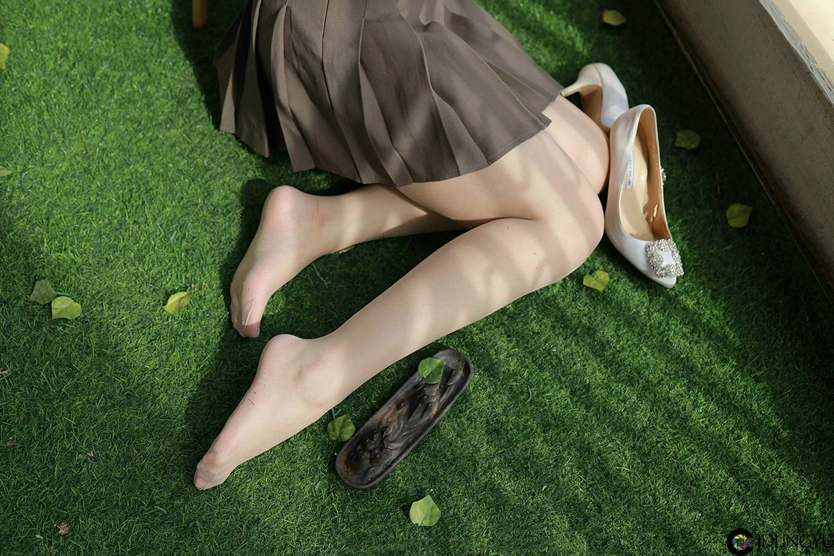 [IESS异思趣向] 模特：秋秋《阳台上的美女》