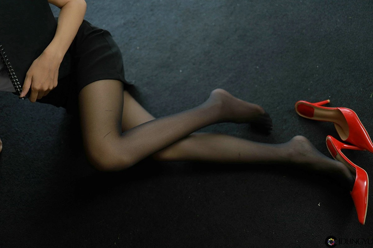[IESS异思趣向] 模特：美子《红色高跟鞋》