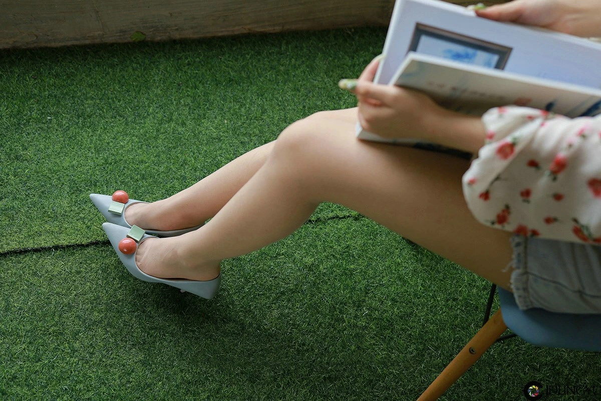 [IESS异思趣向] - 模特：可可《法式碎花裙》