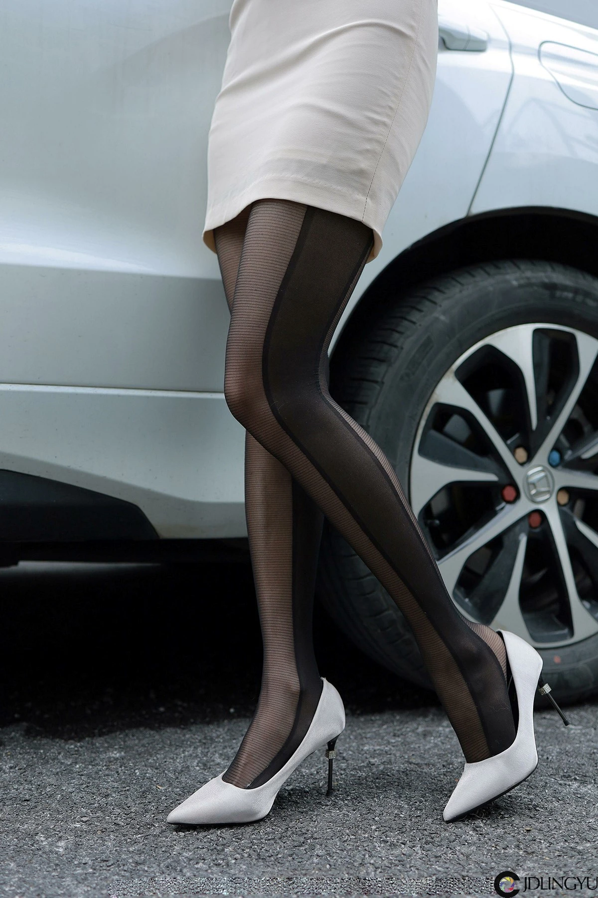 [IESS异思趣向] 模特：婉萍《黑丝女司机》