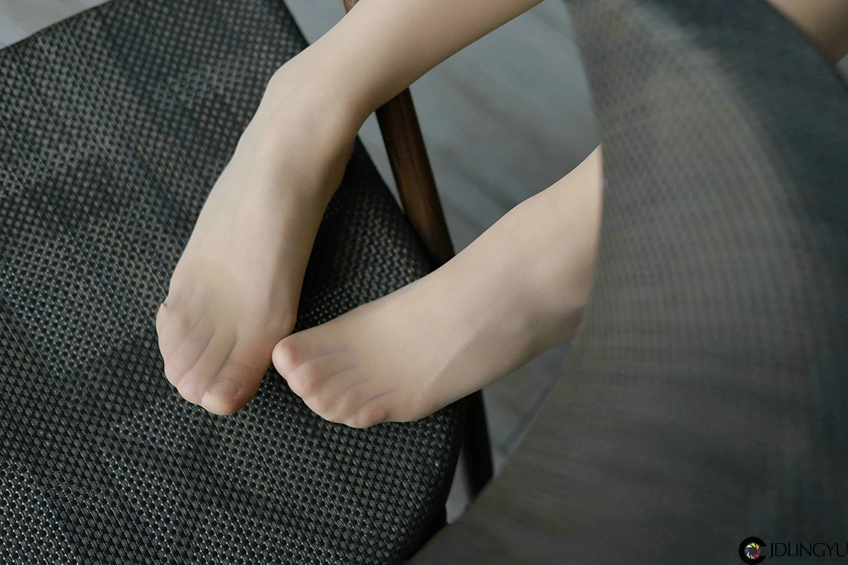 [IESS异思趣向] 模特：小婕《红色旗袍》