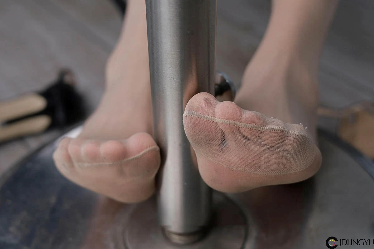 [IESS异思趣向] 模特：小六《白色OL装》