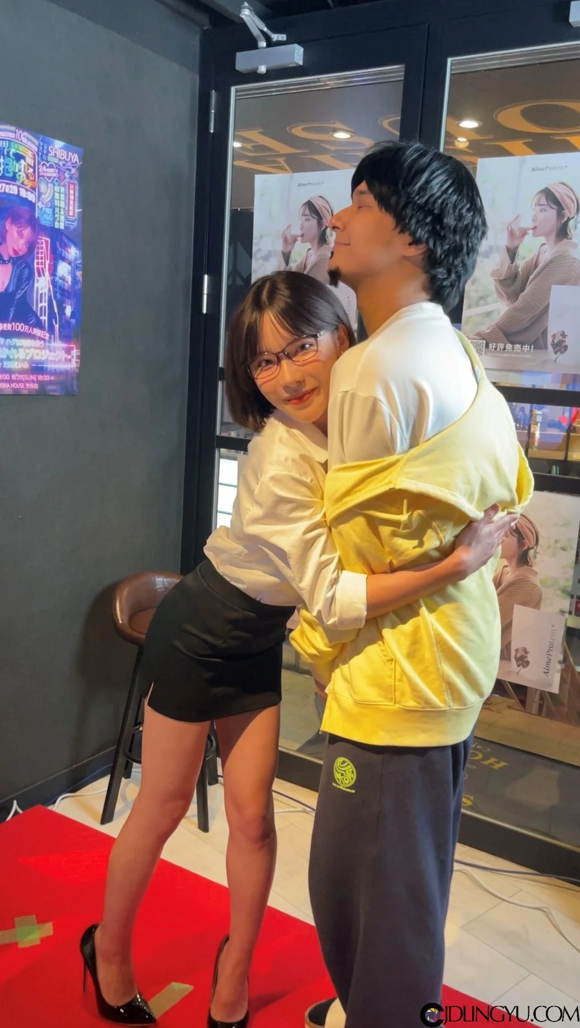 AV女友《深田咏美》举办24小时免费拥抱，粉丝表情很享受！插图7