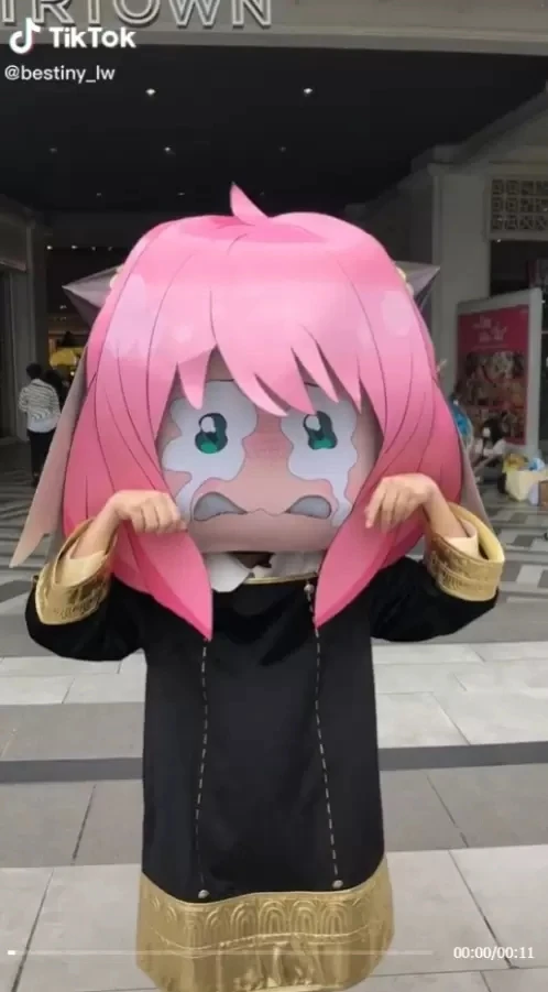 《川剧变脸式的安妮亚cosplay》网络爆红！荷包蛋哭哭脸一秒切换嘲讽鄙视笑『⌓‿⌓』不用靠演技