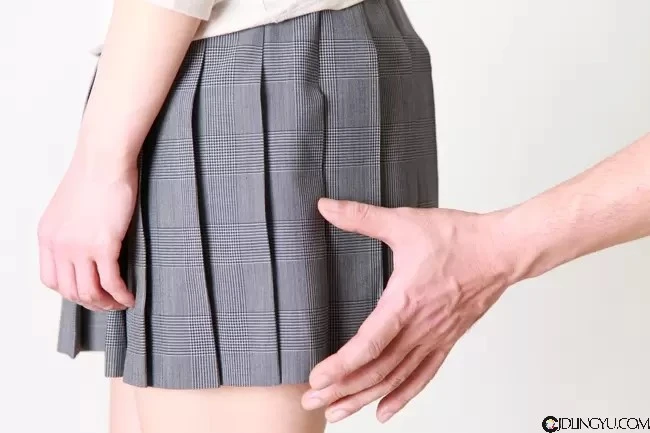 大喊逃跑也没用的《10分钟电车痴汉》车厢内犯案还一路追赶逃跑的女高中生