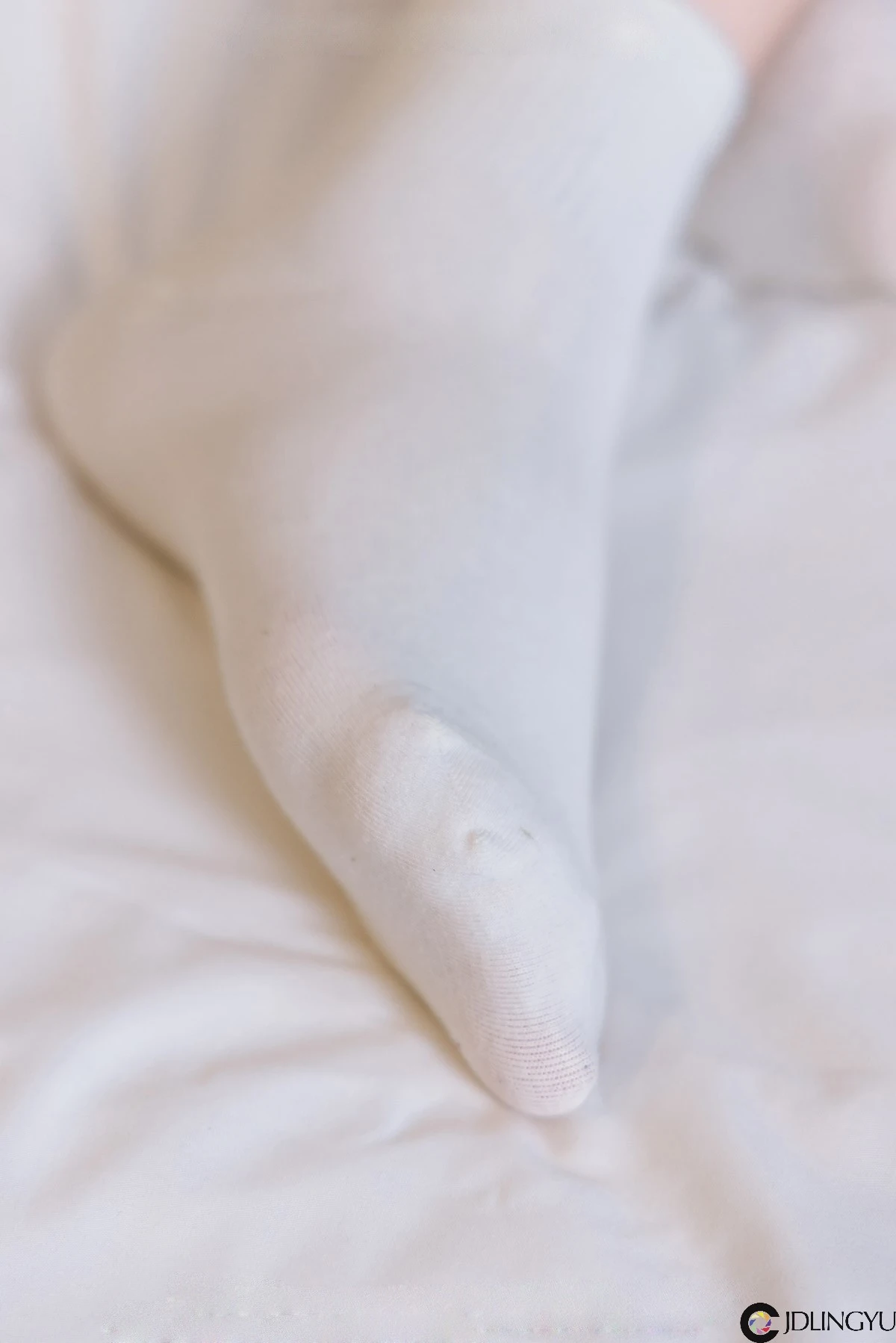 [BoBoSocks袜啵啵] No.122 小淳-高跟长靴、白棉袜、裸足